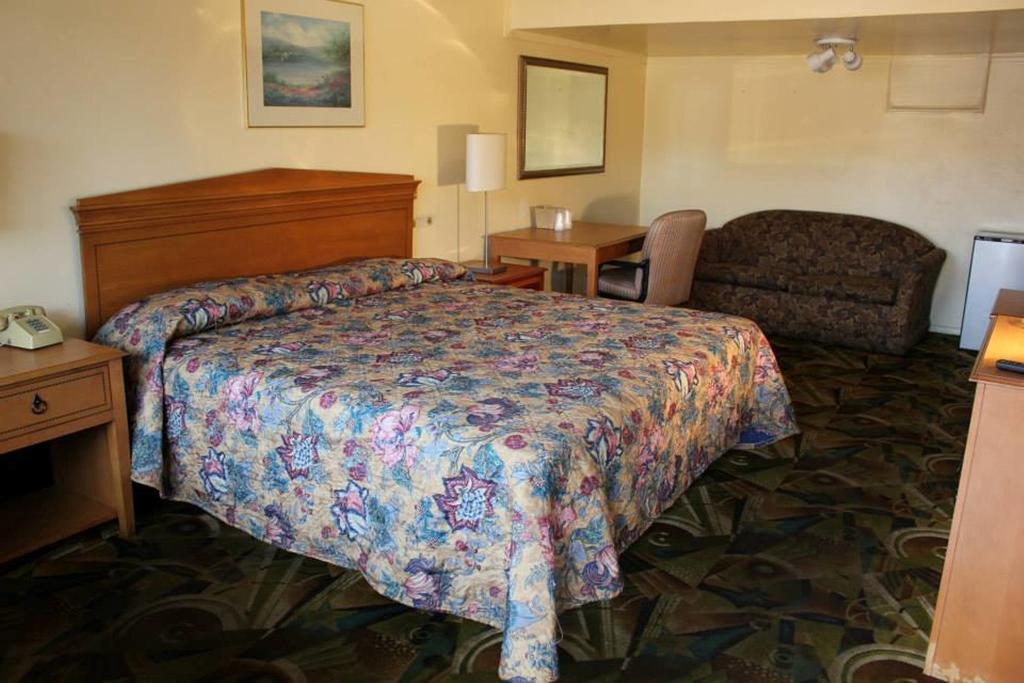 Presidential Inn And Suites Лионс Экстерьер фото