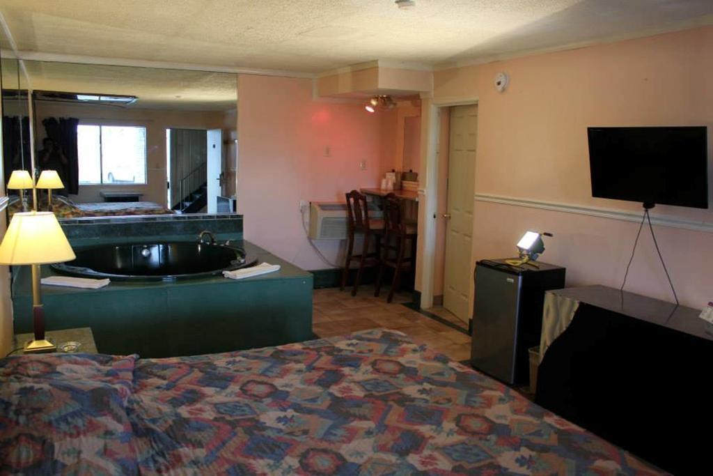 Presidential Inn And Suites Лионс Экстерьер фото